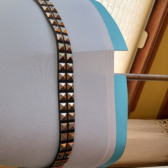 Utility women's EUC black genuine leather classic silver studded belt Size M - Picture 3 of 9